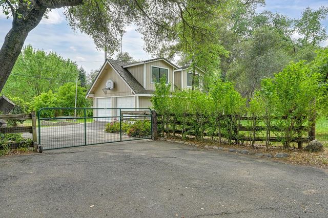 5682 Virginiatown Rd, Newcastle, CA 95658