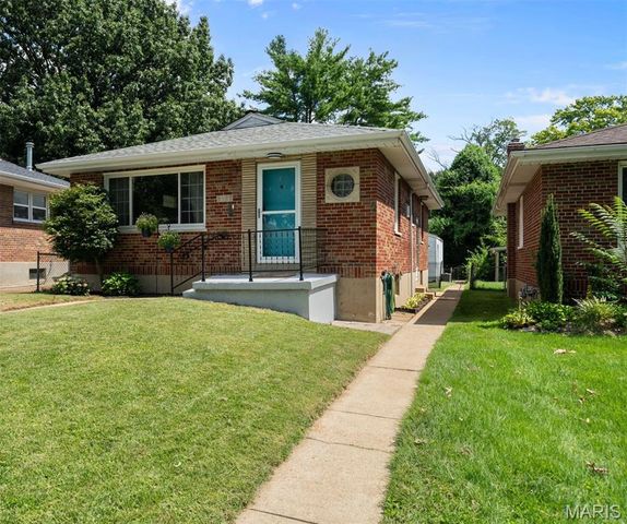 3927 French Court, St Louis, MO 63116