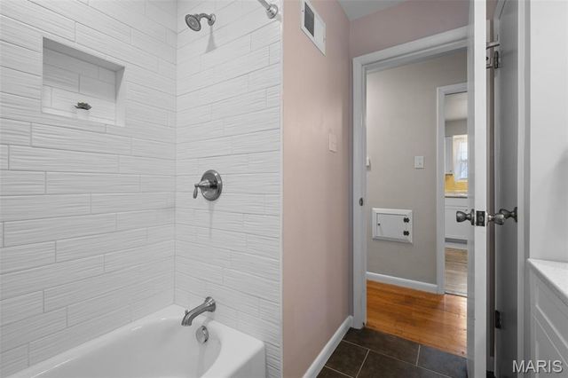 3927 French Court, St Louis, MO 63116