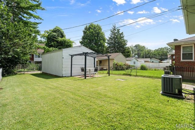 3927 French Court, St Louis, MO 63116