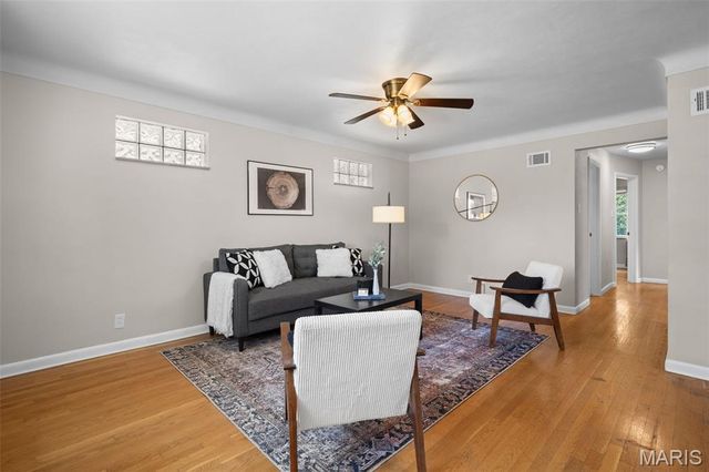 3927 French Court, St Louis, MO 63116