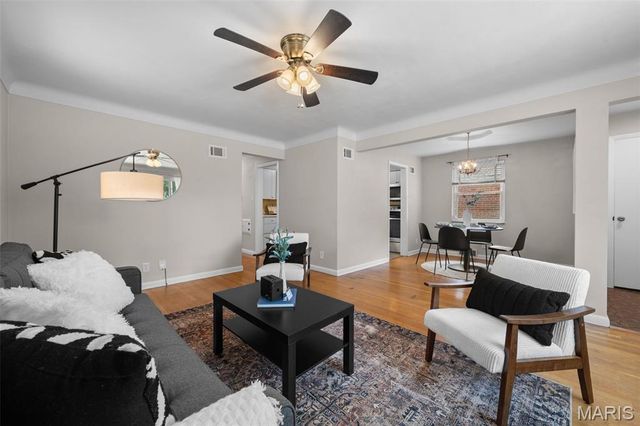 3927 French Court, St Louis, MO 63116
