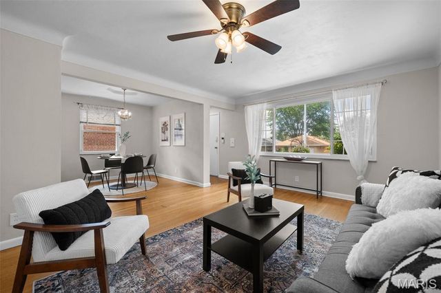 3927 French Court, St Louis, MO 63116