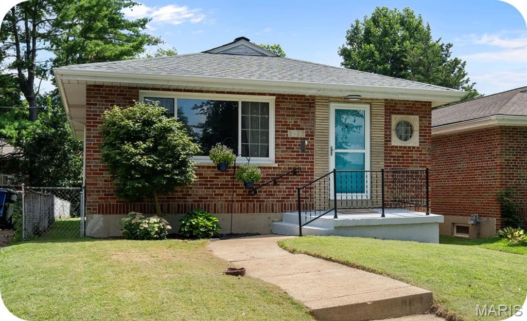 3927 French Court, St Louis, MO 63116