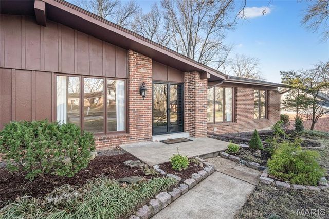 502 Richley Drive, Chesterfield, MO 63017