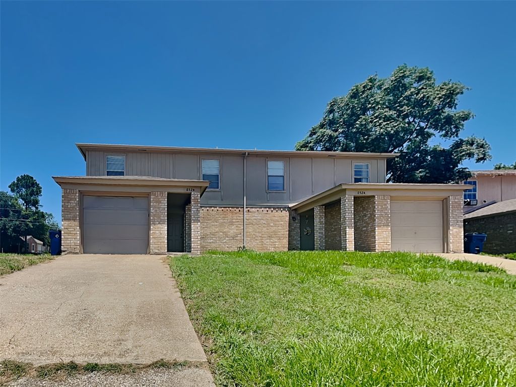 852 Summercrest Boulevard B, Burleson, TX 76028