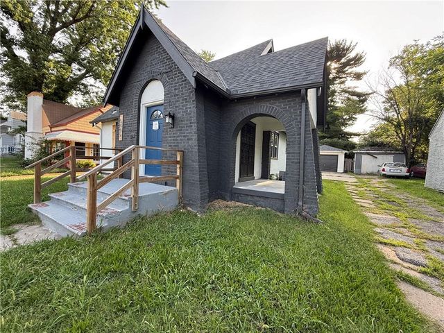 6445 S Benton Avenue, Kansas City, MO 64132