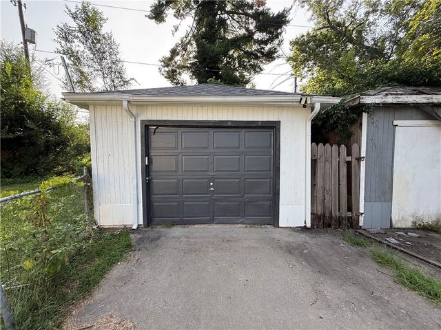 6445 S Benton Avenue, Kansas City, MO 64132