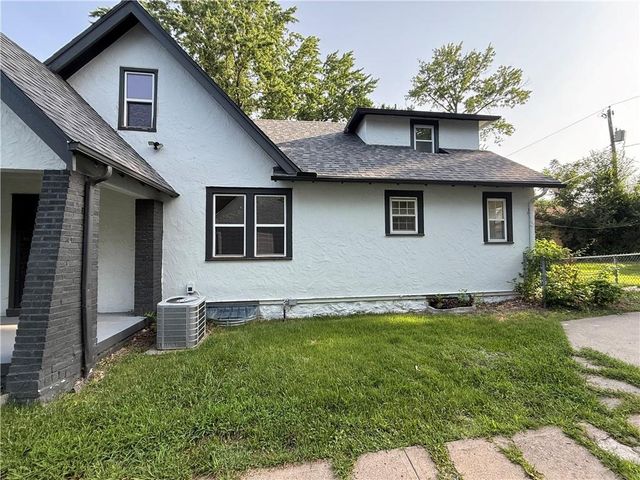 6445 S Benton Avenue, Kansas City, MO 64132
