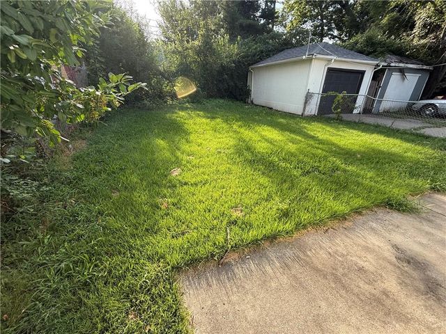 6445 S Benton Avenue, Kansas City, MO 64132
