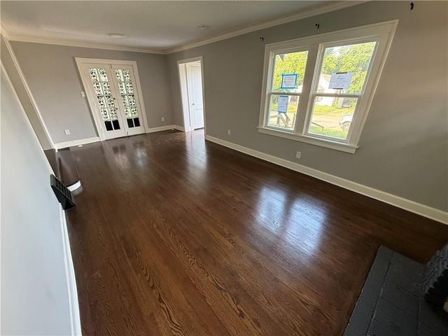 6445 S Benton Avenue, Kansas City, MO 64132