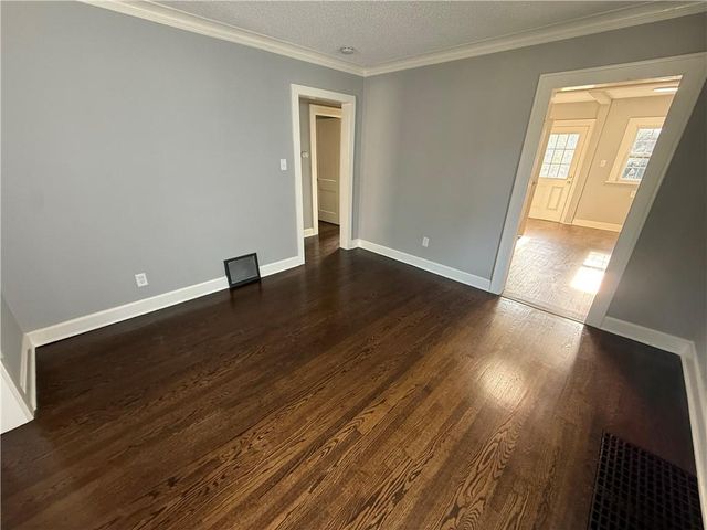 6445 S Benton Avenue, Kansas City, MO 64132