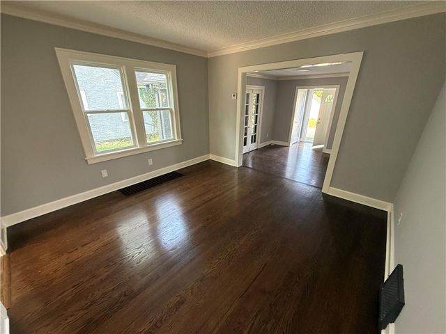 6445 S Benton Avenue, Kansas City, MO 64132