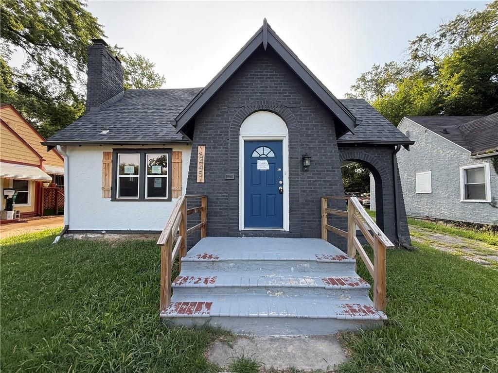6445 S Benton Avenue, Kansas City, MO 64132