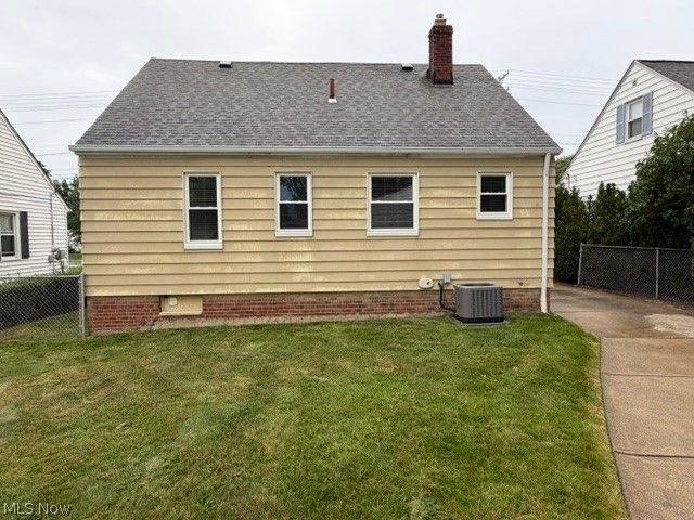 604 E 305th Street, Willowick, OH 44095