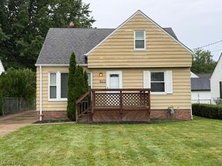 604 E 305th Street, Willowick, OH 44095