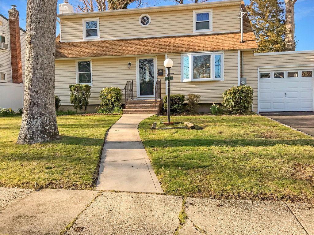 63 Brendan, Massapequa Park, NY 11762