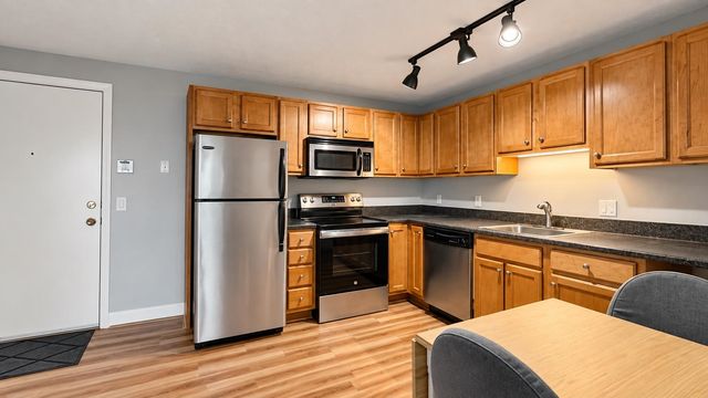 545 Calef Rd Apt 23, Manchester, NH 03103