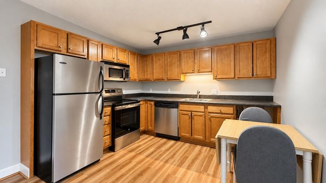 545 Calef Rd Apt 23, Manchester, NH 03103