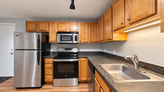 545 Calef Rd Apt 23, Manchester, NH 03103