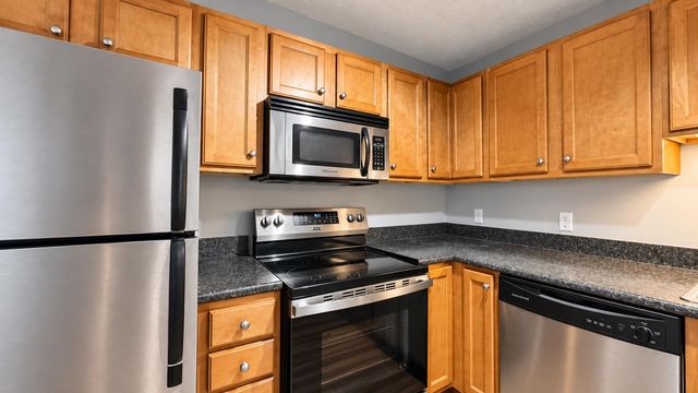545 Calef Rd Apt 23, Manchester, NH 03103