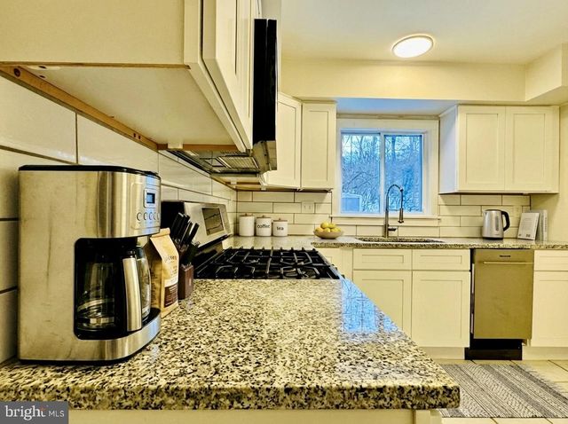 818 SUMMIT CHASE DR, Reading, PA 19611