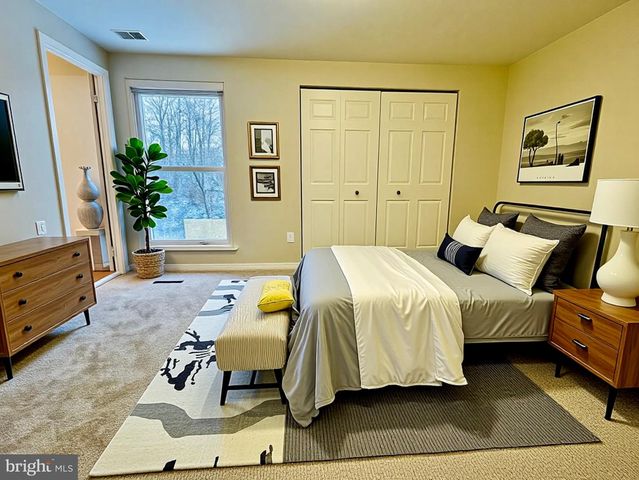 818 SUMMIT CHASE DR, Reading, PA 19611