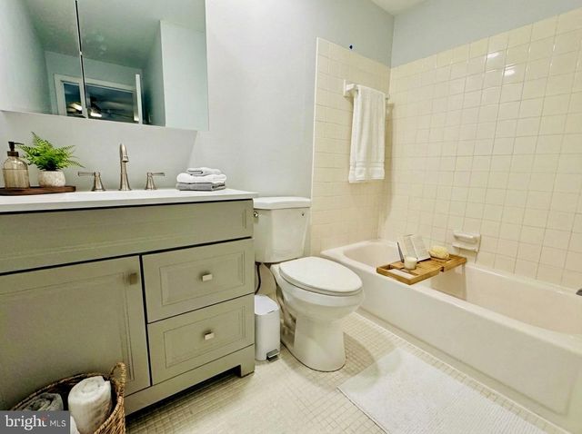 818 SUMMIT CHASE DR, Reading, PA 19611