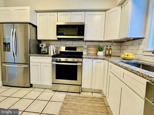 818 SUMMIT CHASE DR, Reading, PA 19611