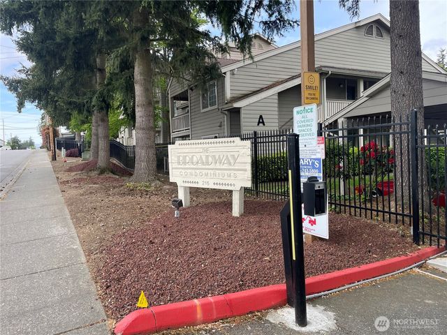 215 100th Street SW #D104, Everett, WA 98204