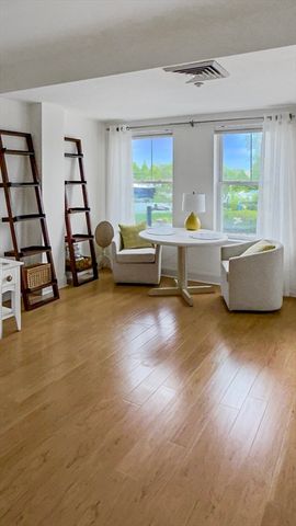 10 Seaport Dr 2209, Quincy, MA 02171