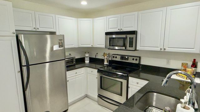 10 Seaport Dr 2209, Quincy, MA 02171