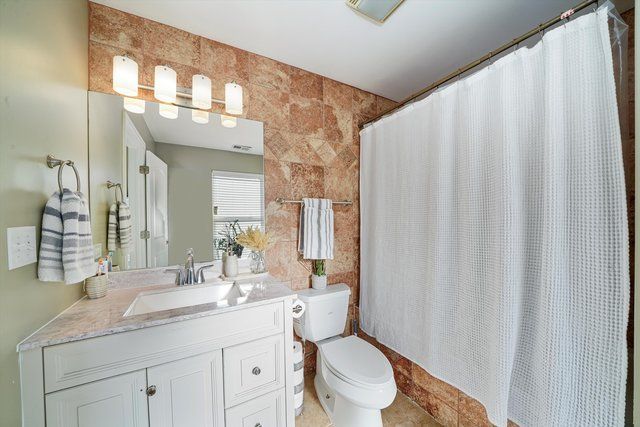 7943 W 92nd Street 7947, Hickory Hills, IL 60457