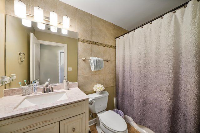 7943 W 92nd Street 7947, Hickory Hills, IL 60457