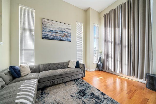 7943 W 92nd Street 7947, Hickory Hills, IL 60457