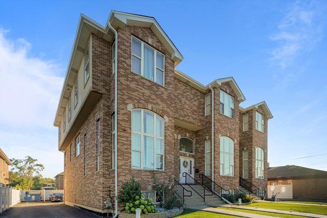 7943 W 92nd Street 7947, Hickory Hills, IL 60457