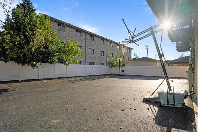 7943 W 92nd Street 7947, Hickory Hills, IL 60457