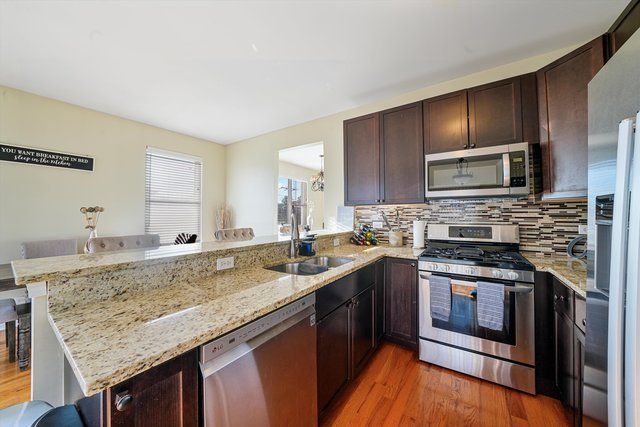 7943 W 92nd Street 7947, Hickory Hills, IL 60457