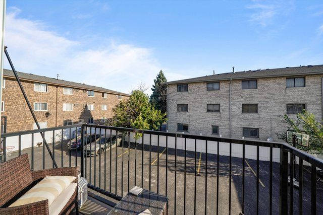 7943 W 92nd Street 7947, Hickory Hills, IL 60457