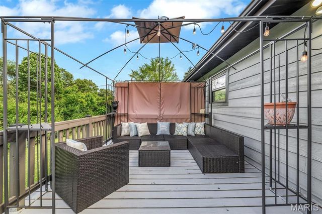 615 Charvel Drive, Florissant, MO 63031
