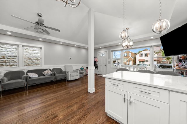 7457 W 64th Street, Summit, IL 60501