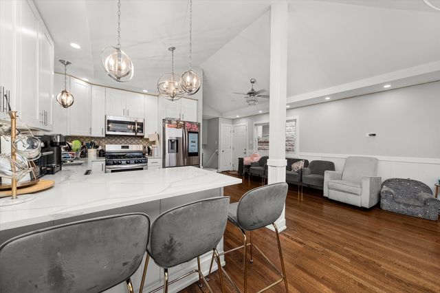 7457 W 64th Street, Summit, IL 60501