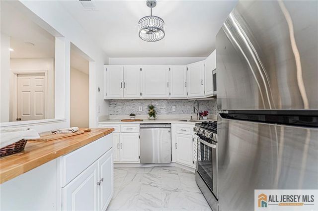 612 Chester Court, Helmetta, NJ 08828