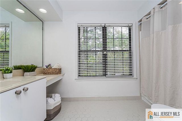 612 Chester Court, Helmetta, NJ 08828