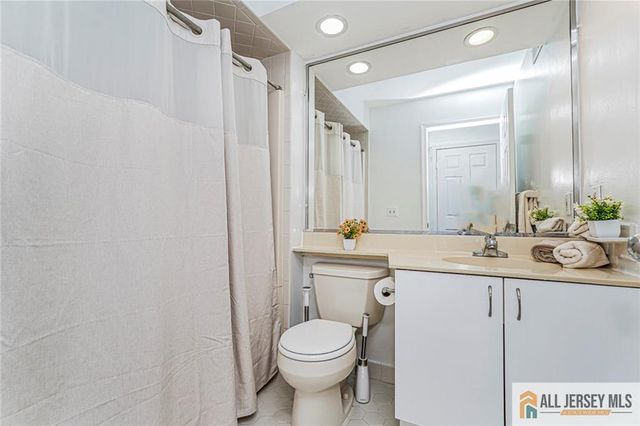 612 Chester Court, Helmetta, NJ 08828