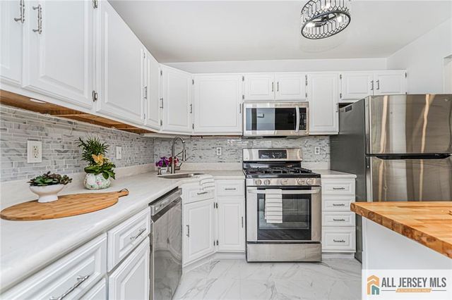 612 Chester Court, Helmetta, NJ 08828