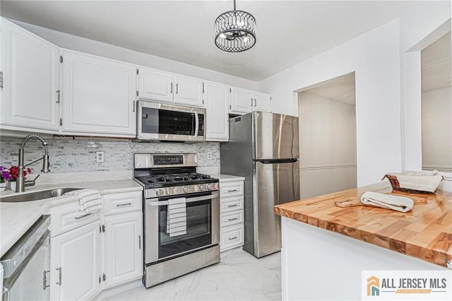 612 Chester Court, Helmetta, NJ 08828