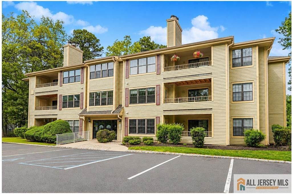 612 Chester Court, Helmetta, NJ 08828