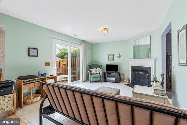 869 WATERFORD DR, Frederick, MD 21702