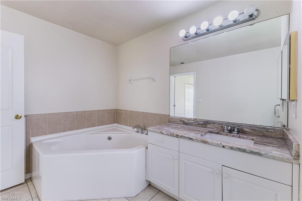 Image 21 of property listing at 408 NE 25th ST, Cape Coral, FL 33909